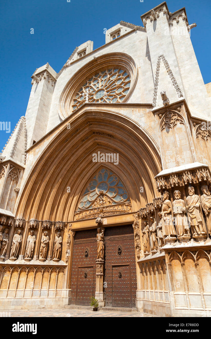 Church spain entrance hi-res stock photography and images - Alamy