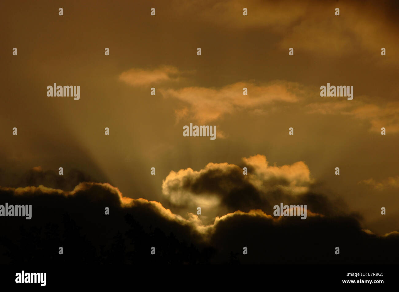 Sunset sunbeams hi-res stock photography and images - Alamy