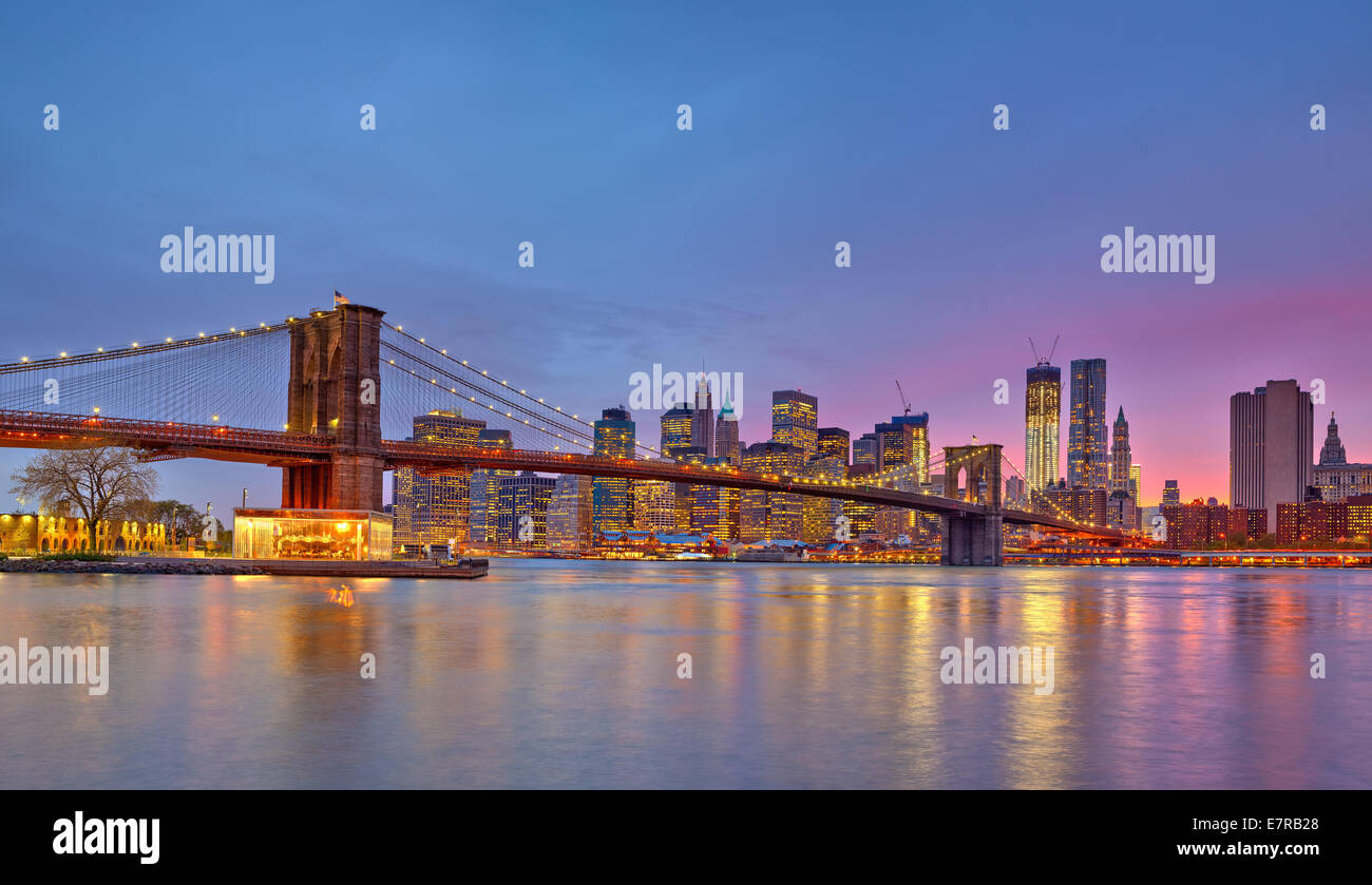Brooklyn bridge and Manhattan at dusk Stock Photo - Alamy