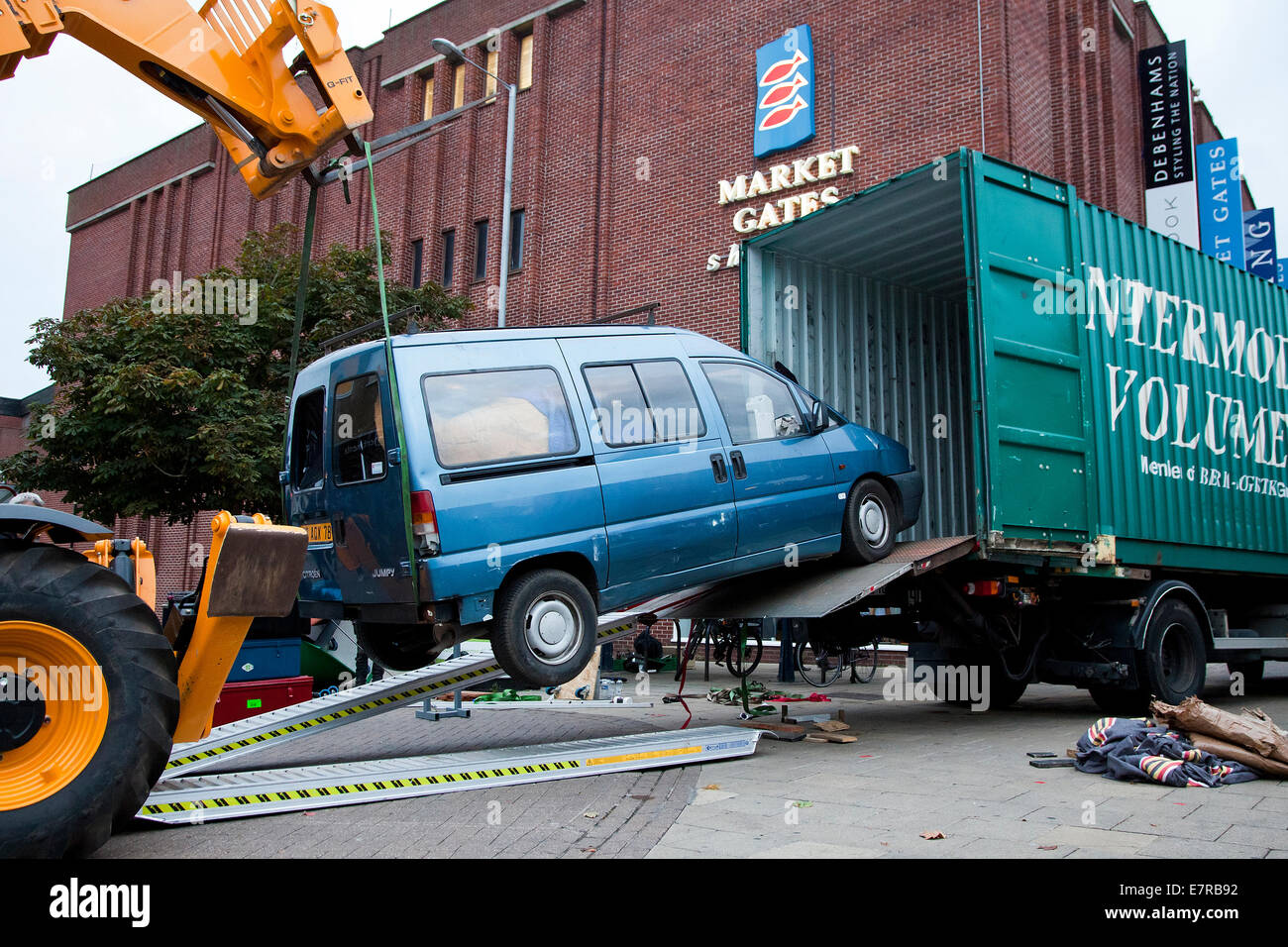 Car lift fail hires stock photography and images Alamy