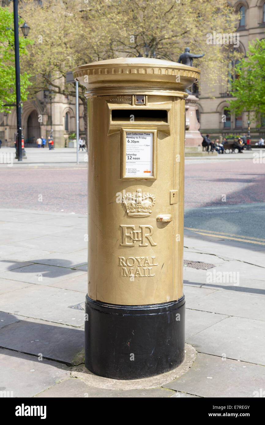 Golden pillar box postbox olympic gold hi-res stock photography and ...