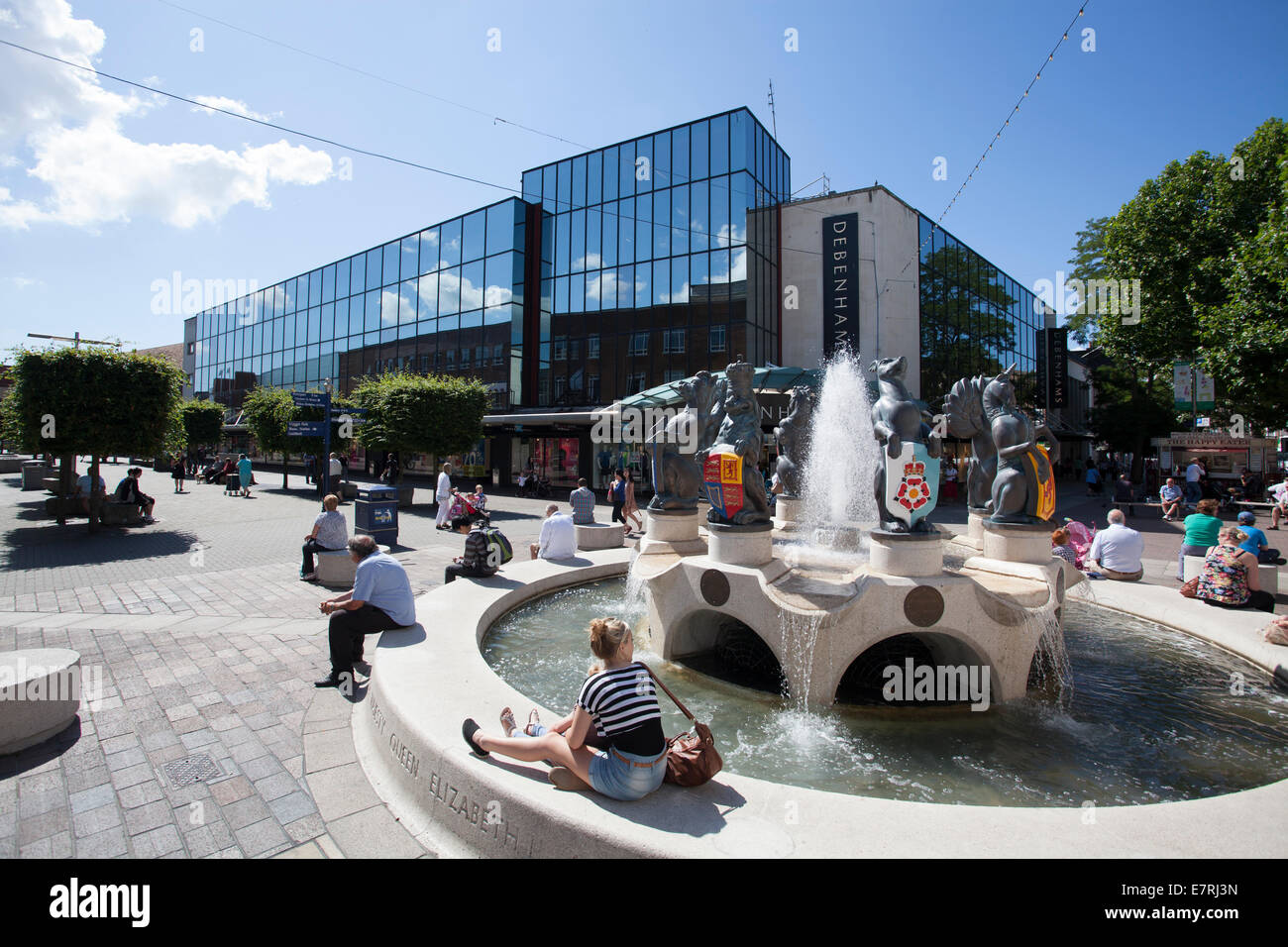Queen Elizabeth Fountain in Commercial road Portsmouth with Debenhams Stock Photo