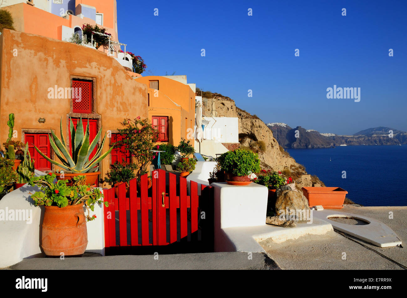 Cave house Santorini Stock Photo Alamy
