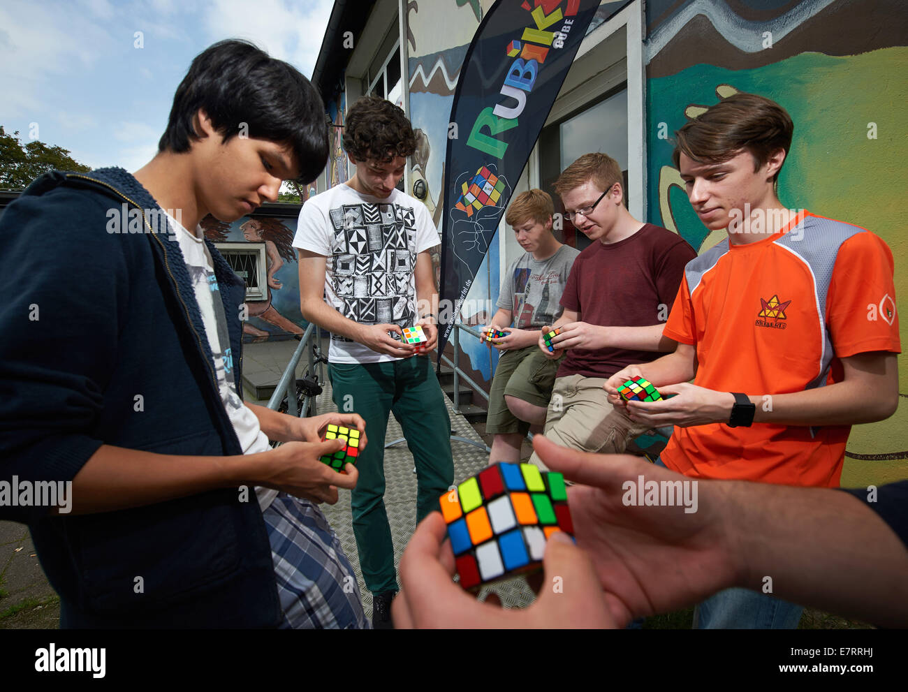 Speedcubing hi-res stock photography and images - Alamy