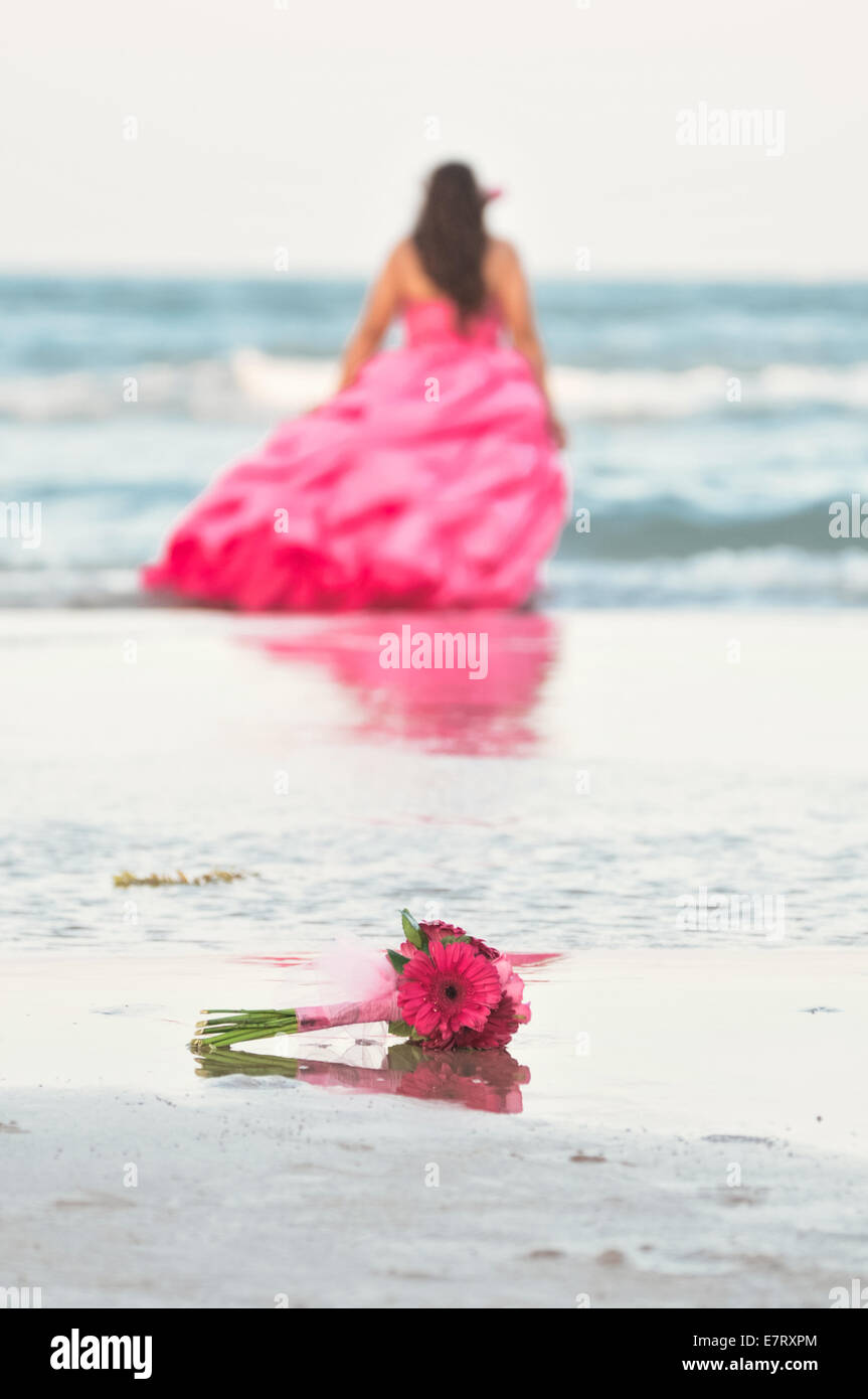 floral bouquet on the beach Stock Photo - Alamy