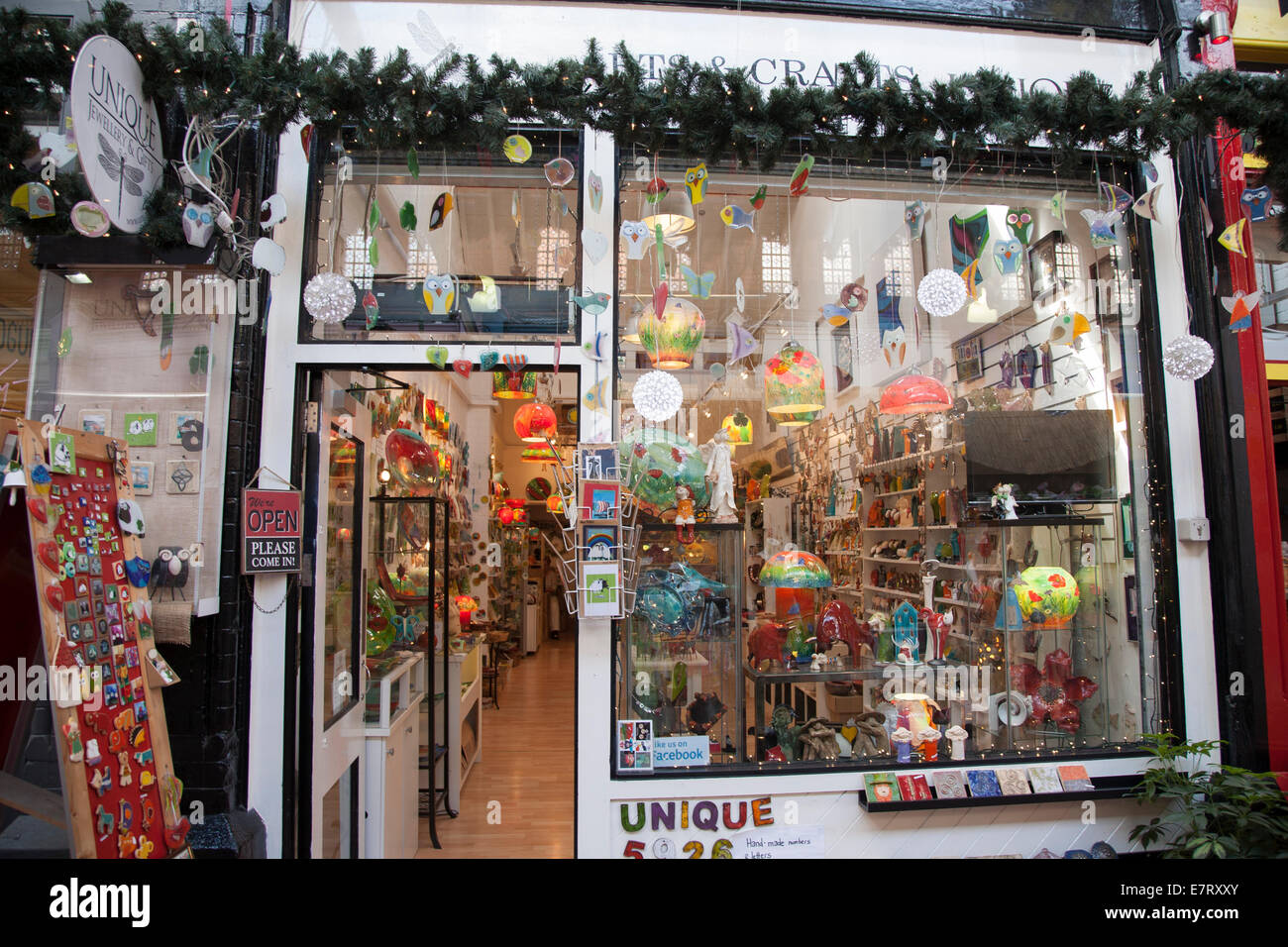 Shop ireland dublin souvenir hires stock photography and images Alamy