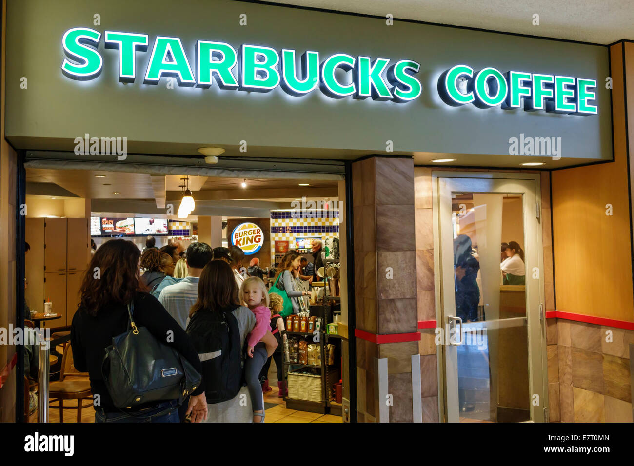 Airport terminal starbucks hires stock photography and images Alamy