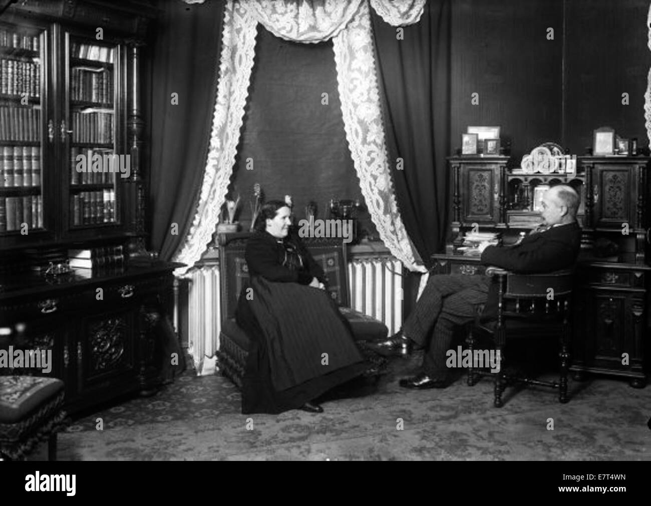 Margret Og Thor Jensen I Vinnuherberginu A Frikirkjuvegi 11 1910 Stock Photo Alamy