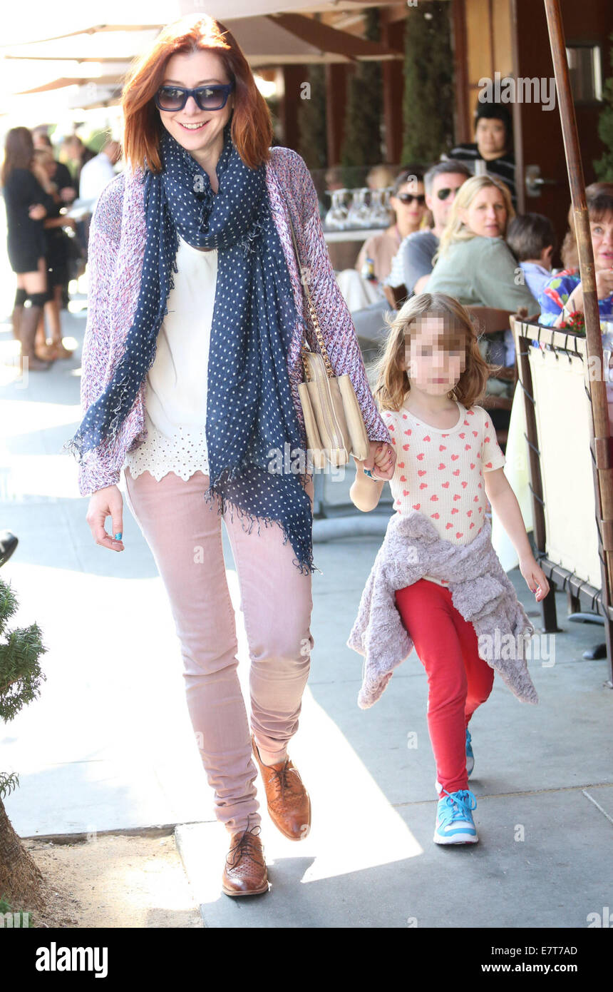 Alyson Hannigan and her daughter Satyana have lunch together at Il(02)