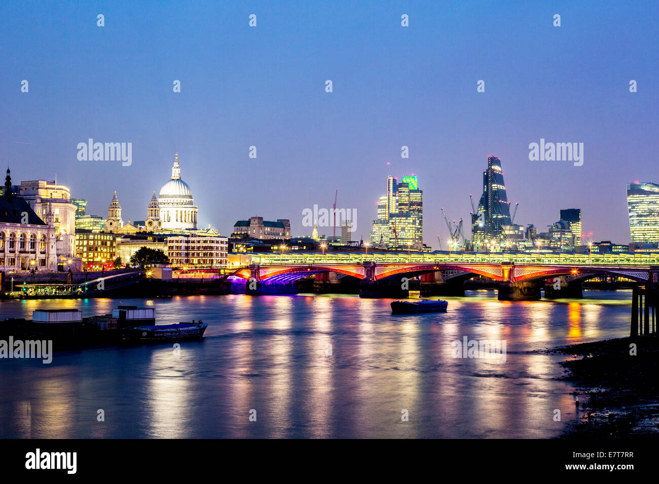 City of london skyline night hi-res stock photography and images - Alamy