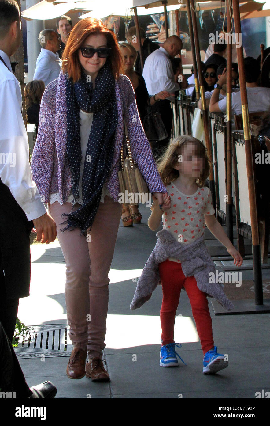 Alyson Hannigan and her daughter Satyana have lunch together at Il