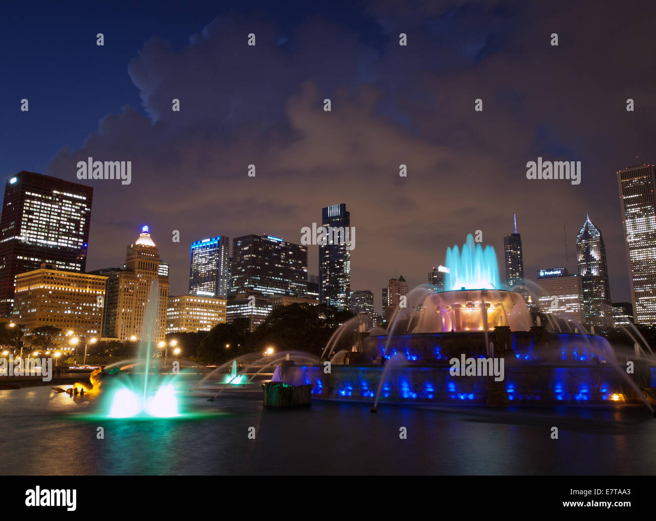 A night, blue hour view of Buckingham Fountain and the Chicago skyline.  Grant Park, Chicago, Illinois. Stock Photo