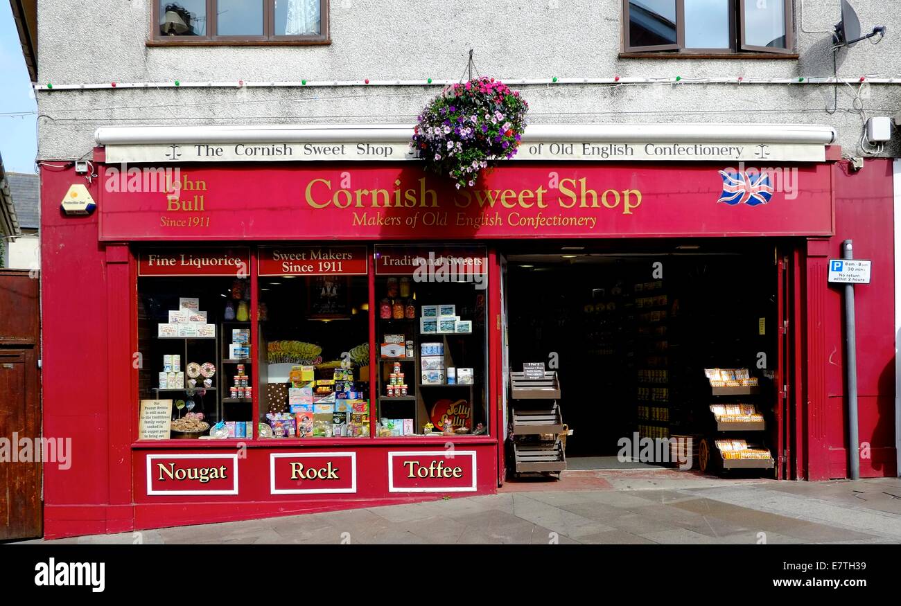 A cornish sweet shop Newquay Cornwall England uk Stock Photo Alamy