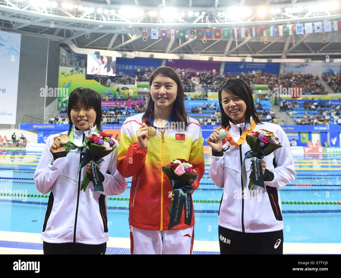 incheon-south-korea-24th-sep-2014-gold-medalist-jiao-liuyang-c-of