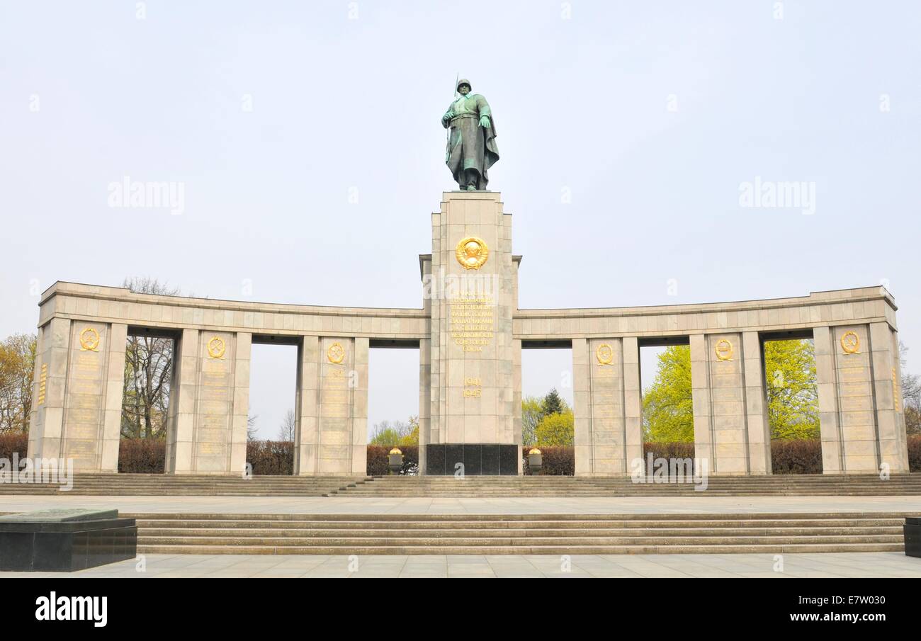 Soviet army soldiers ddr hi-res stock photography and images - Alamy