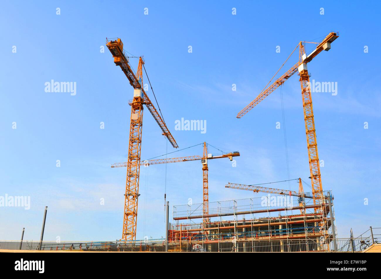 Tall cranes constructions hi-res stock photography and images - Alamy