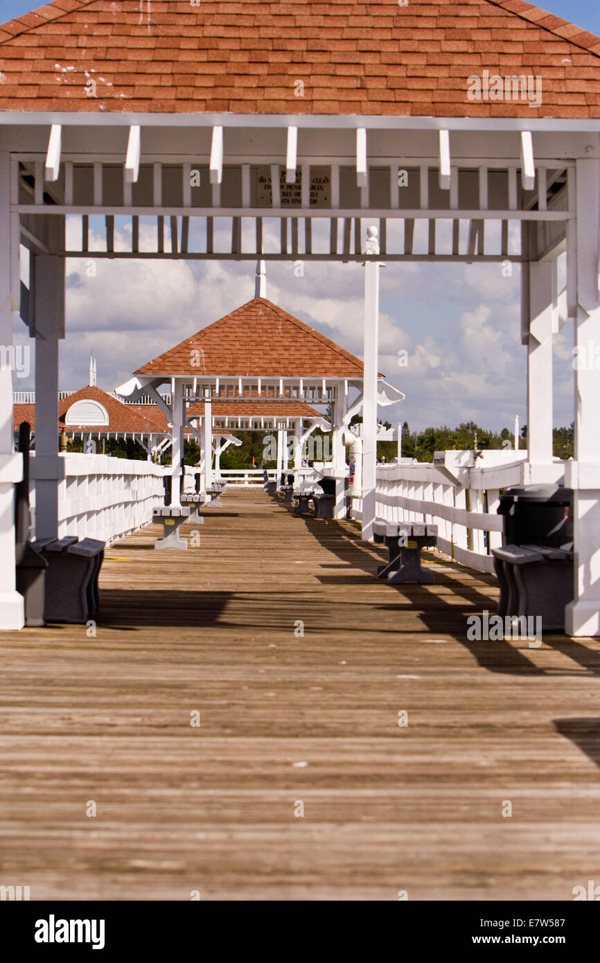 Boardwalk Rails Shingle beach railing hi-res stock photography and images - Alamy