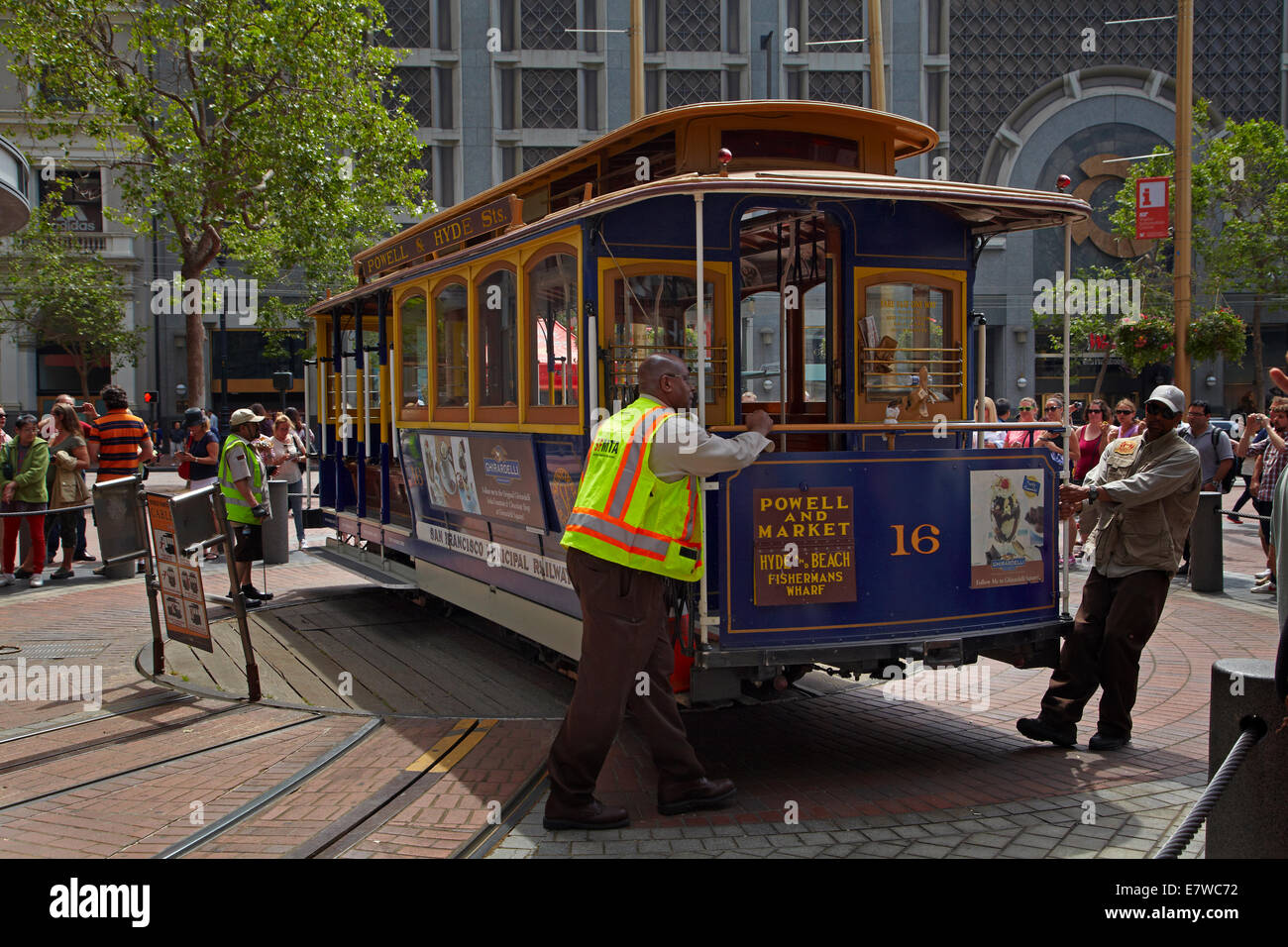 Cable car on turntable, Powell Street, San Francisco, California, USA Stock Photo