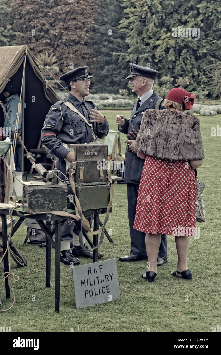 Nathan Flavell Living Historian as WW2 RAF Military Police Corporal talks with re-enactors in 1940s dress Stock Photo