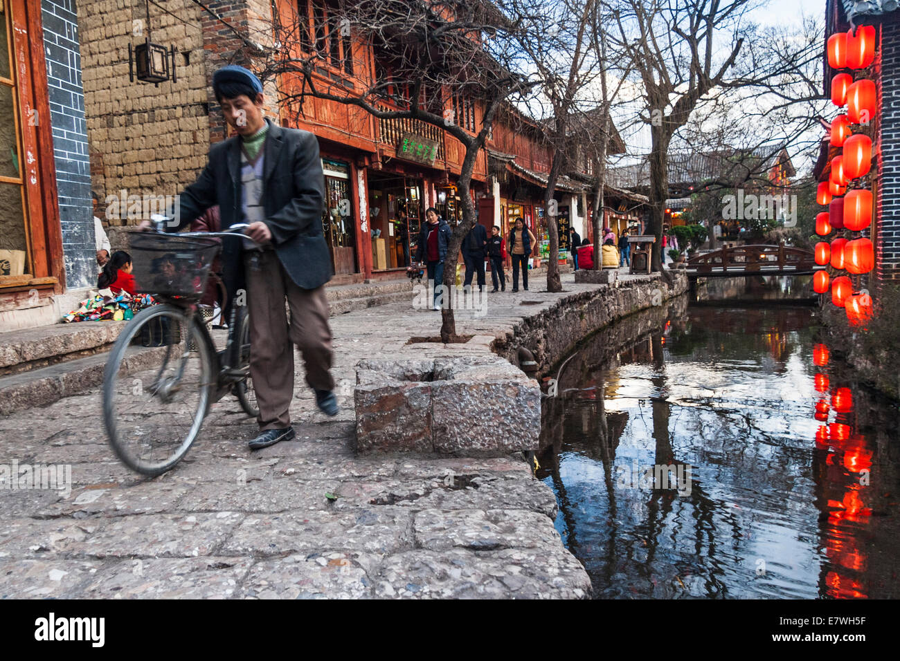 Old lijiang hi-res stock photography and images - Alamy