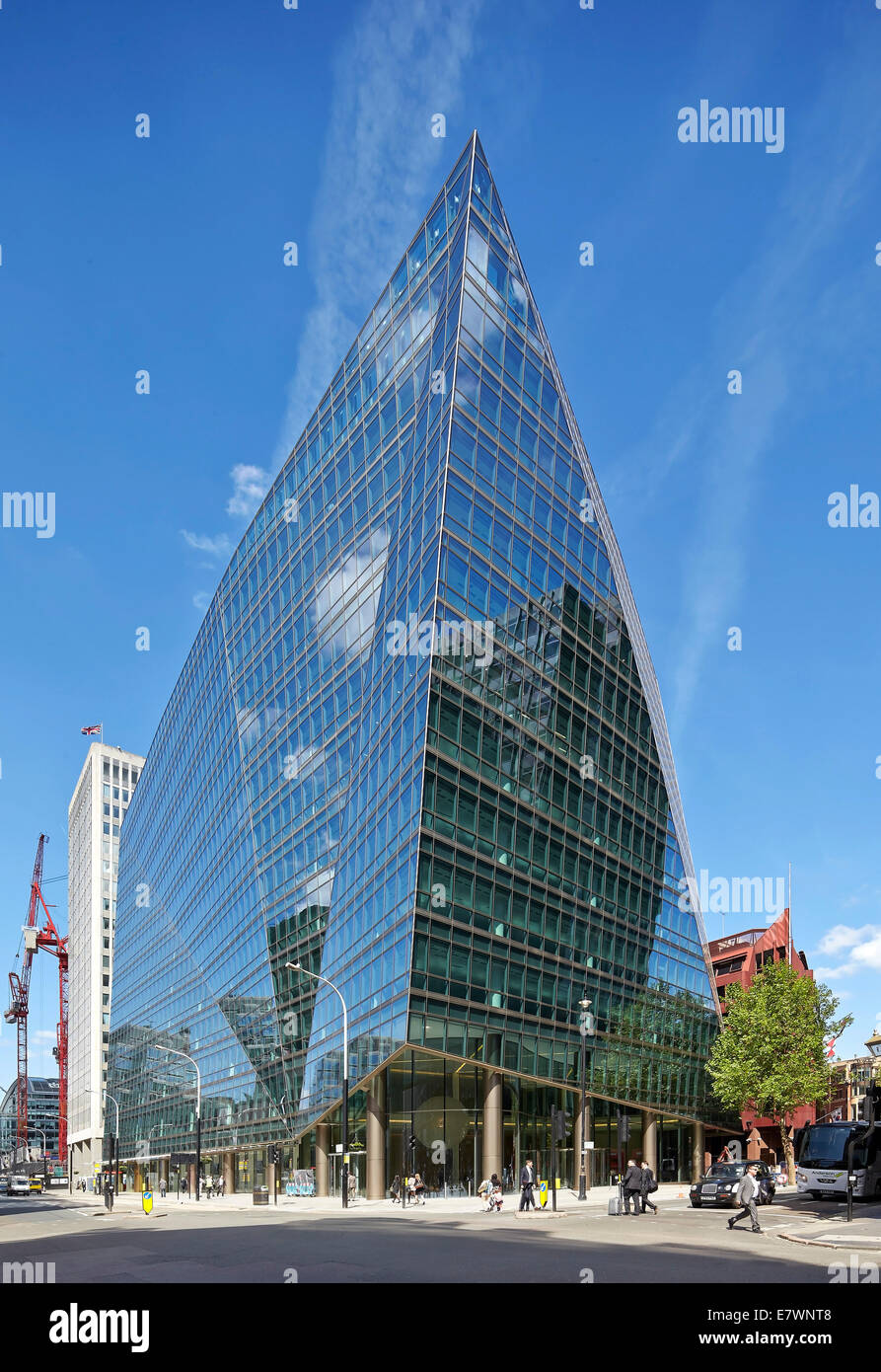 62 Buckingham Gate, London, United Kingdom. Architect: Pelli Clarke