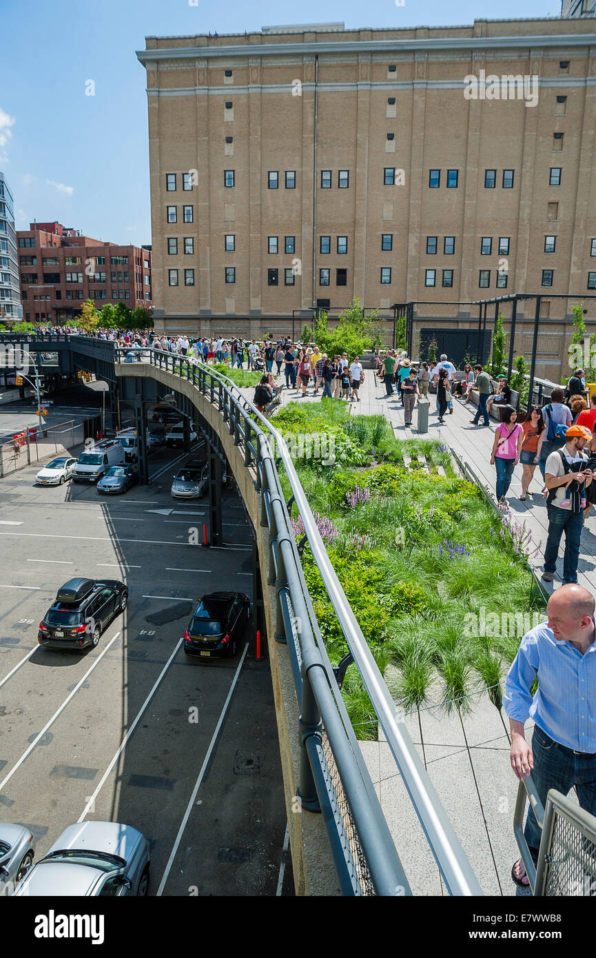People enjoying the sunshine on the High Line park, in New York City ...