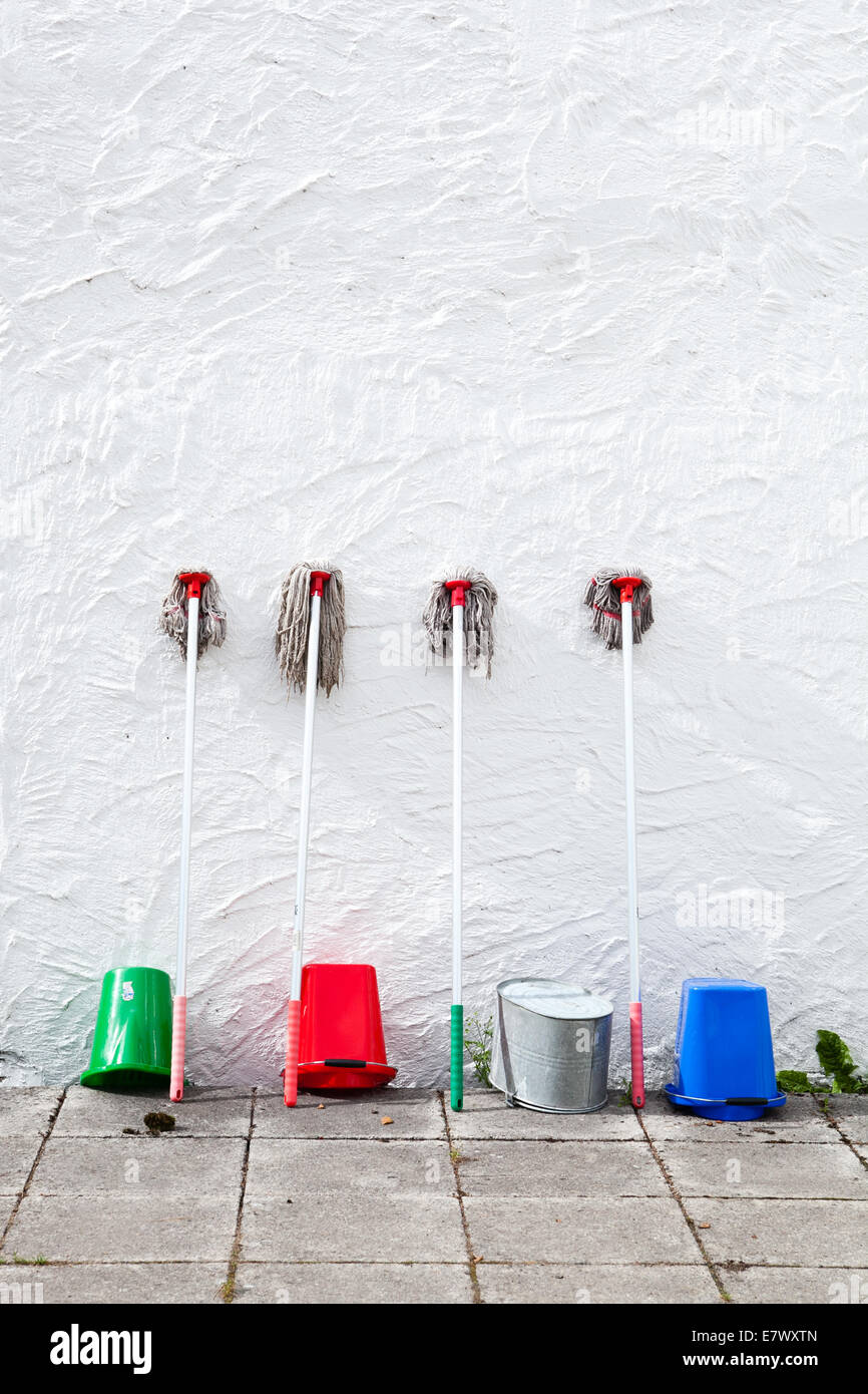 Clean mops hires stock photography and images Alamy