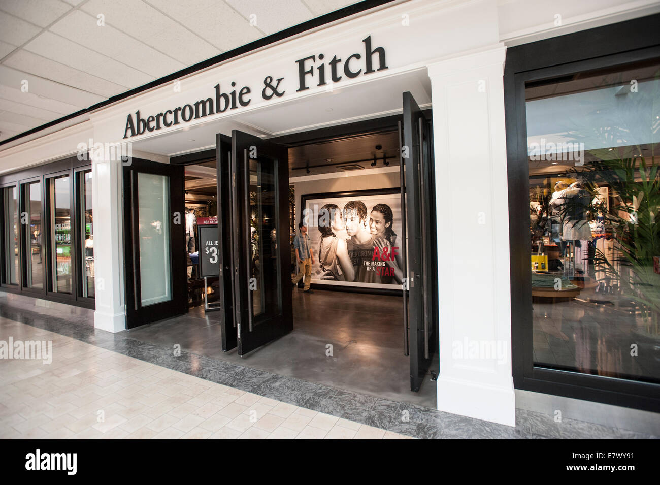 Disparo Egoísmo Comienzo Abercrombie fitch shop hi-res stock photography and images - Alamy