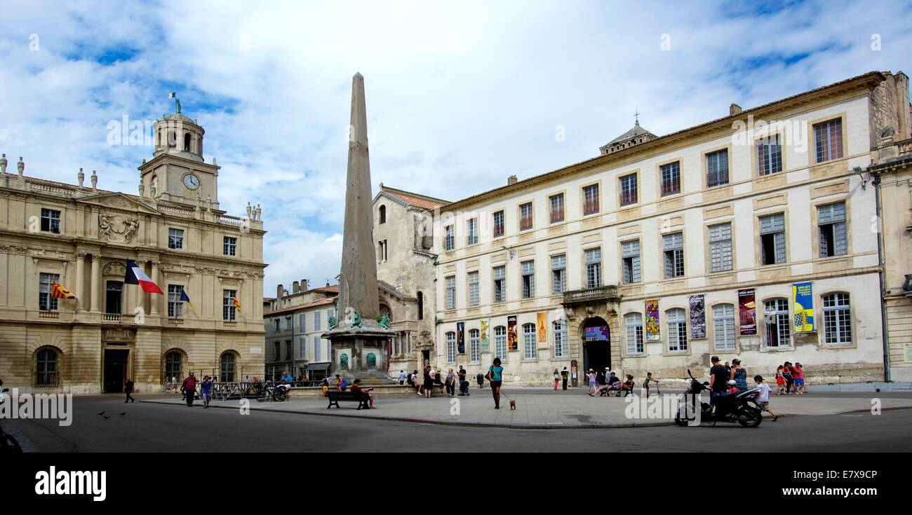 Obelisk on republic square and city hall  (Hotel deVille), Place de la Republic, Arles, Bouches du Rhone, Provence-Alpes-Cote d'Azur, France, Europe. Stock Photo