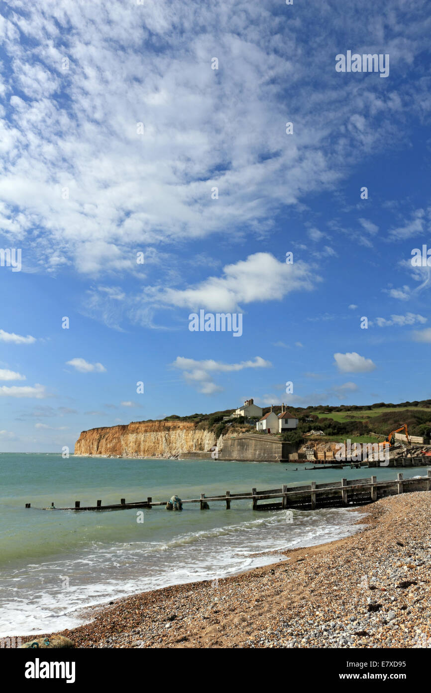 Cuckmere Haven, East Sussex, England. 25th September 2014. The south coast of England enjoyed another day of blue skies and sunshine seen here in the view towards Seaford Head with it's limestone cliffs. Credit:  Julia Gavin UK/Alamy Live News Stock Photo
