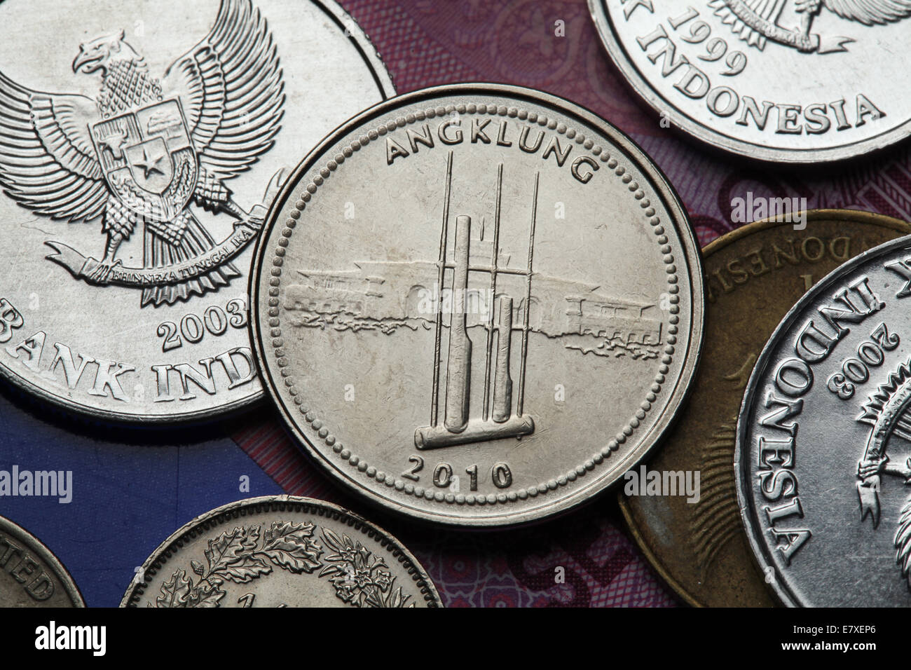 Coins of Indonesia. Angklung and the Gedung Sate in Bandung, West Java,  depicted in the Indonesian one thousand rupiah coin Stock Photo - Alamy