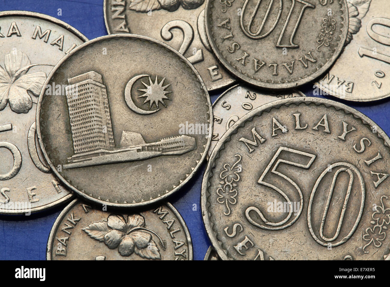 Coins of Malaysia. Malaysian Houses of Parliament at the Lake Gardens in Kuala Lumpur depicted