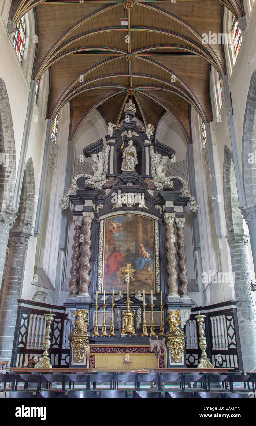 BRUGES, BELGIUM - JUNE 12, 2014:The main altar and presbytery in st. Jacobs church (Jakobskerk). Stock Photo
