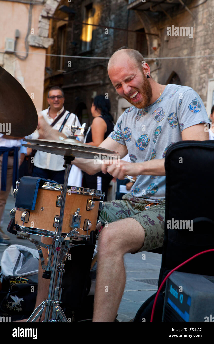 Perugia, Italy 19 July 2014: Street artist plays drums in public square during the Umbria Jazz festival Stock Photo