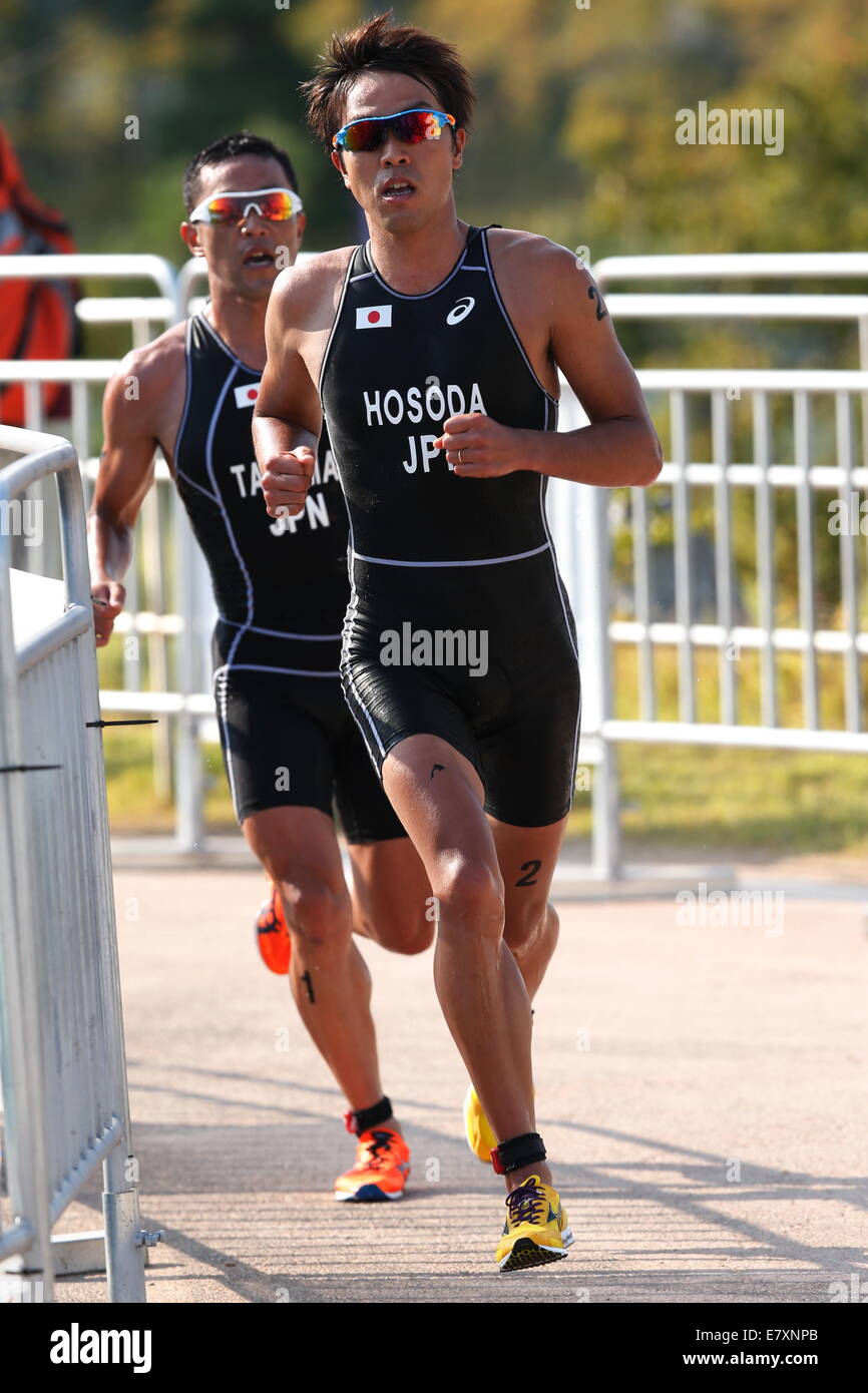 Incheon, South Korea. 25th Sep, 2014. (L to R) Hirokatsu Tayama, Yuichi