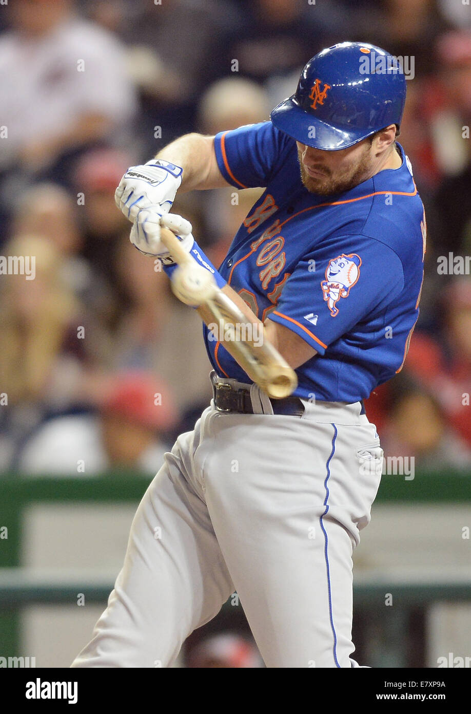 Washington, DC, USA. 25th Sep, 2014.  New York Mets third baseman Daniel Murphy (28) singles against the Washington Nationals in the first inning of the second game of a doubleheader at Nationals Park in Washington. The Nationals beat the Mets, 3-0. Credit:  ZUMA Press, Inc./Alamy Live News Stock Photo