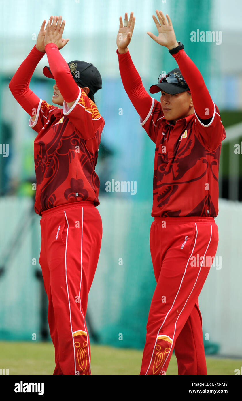 Incheon, South Korea. 26th Sep, 2014. Huang Zhuo (R) and Yu Miao of ...