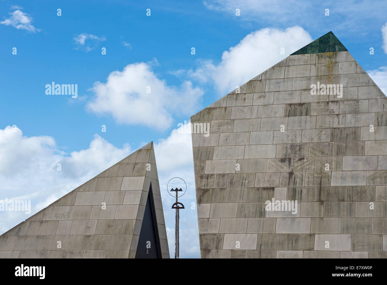 Te Aho a Māui sculpture, split pyramid, Wellington, New Zealand Stock Photo