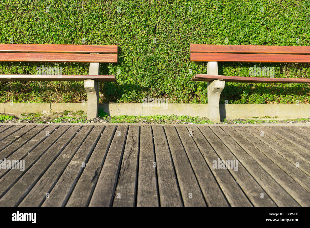 Green benches hi-res stock photography and images - Alamy