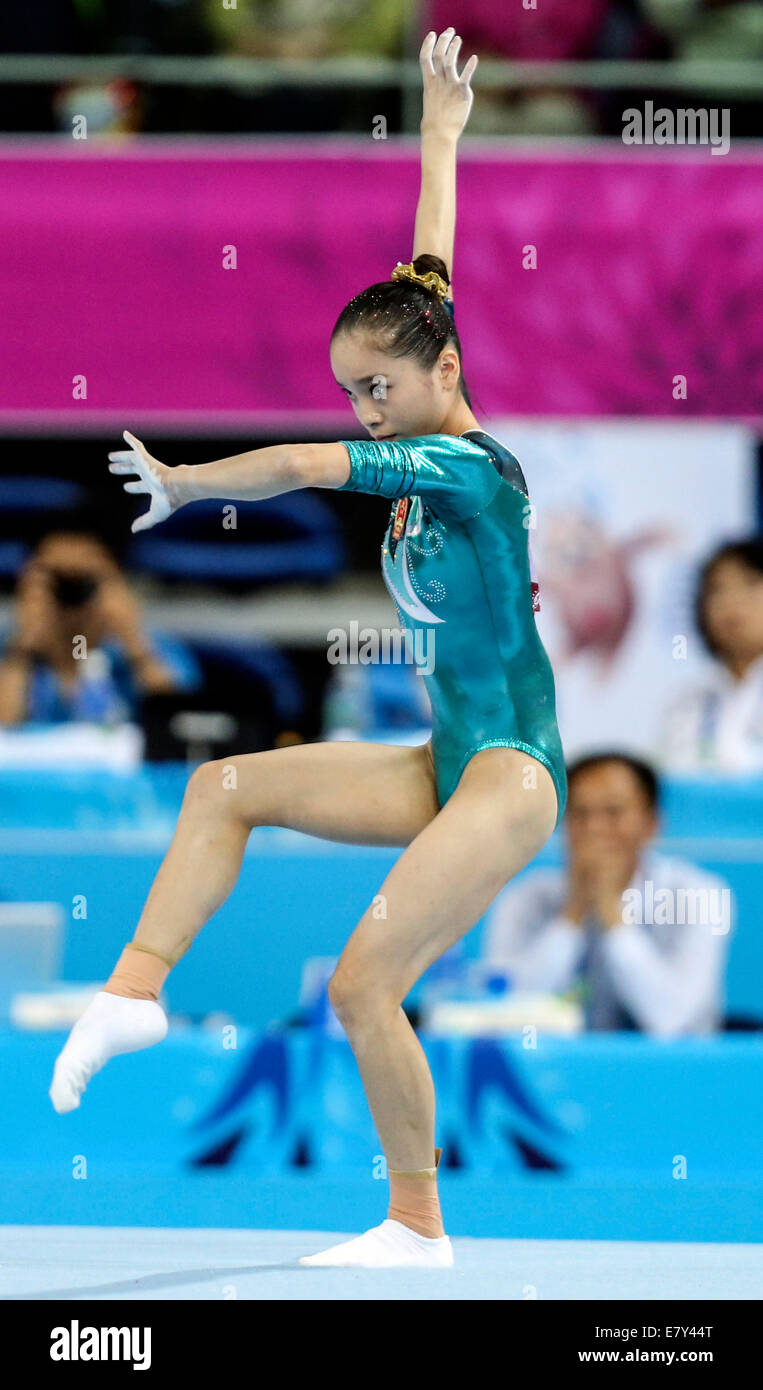 Chinese gymnast Jinnan Yao win the gold medal of womens floor exercises
