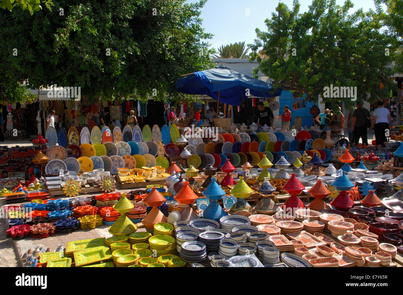 Brightly coloured ceramics on sale in Houmt Souk Stock Photo