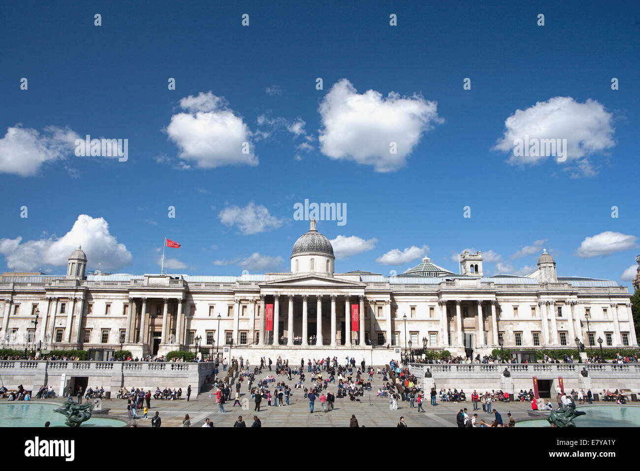 NATIONAL GALLERY IN LONDON SUMMER Stock Photo Alamy
