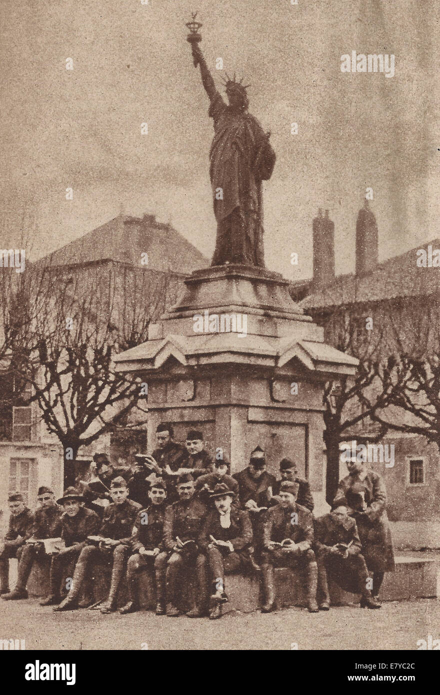 Statue of Liberty, Copy on Smaller scale of the one in NY Harbor, at Poitiers, France surrounded by soldier students, 1919 Stock Photo