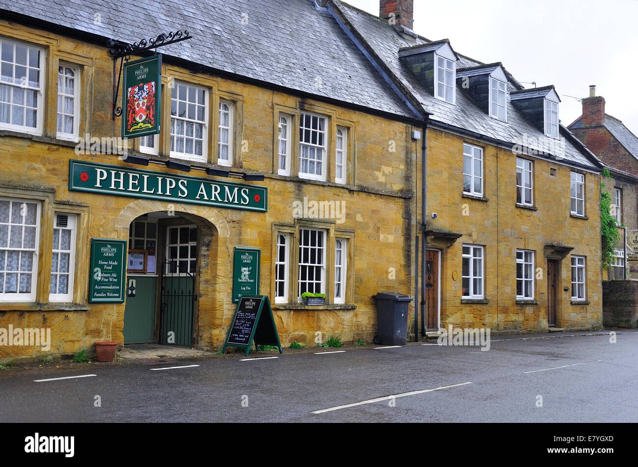 Phelips Arms public house and cottages in the village of Montacute, near Yeovil, Somerset, England Stock Photo