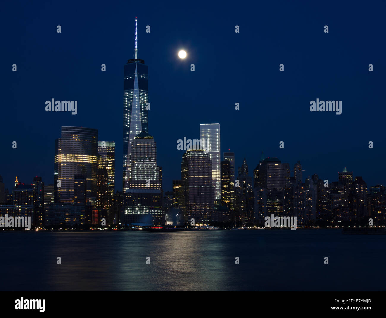 New york city skyline night hi-res stock photography and