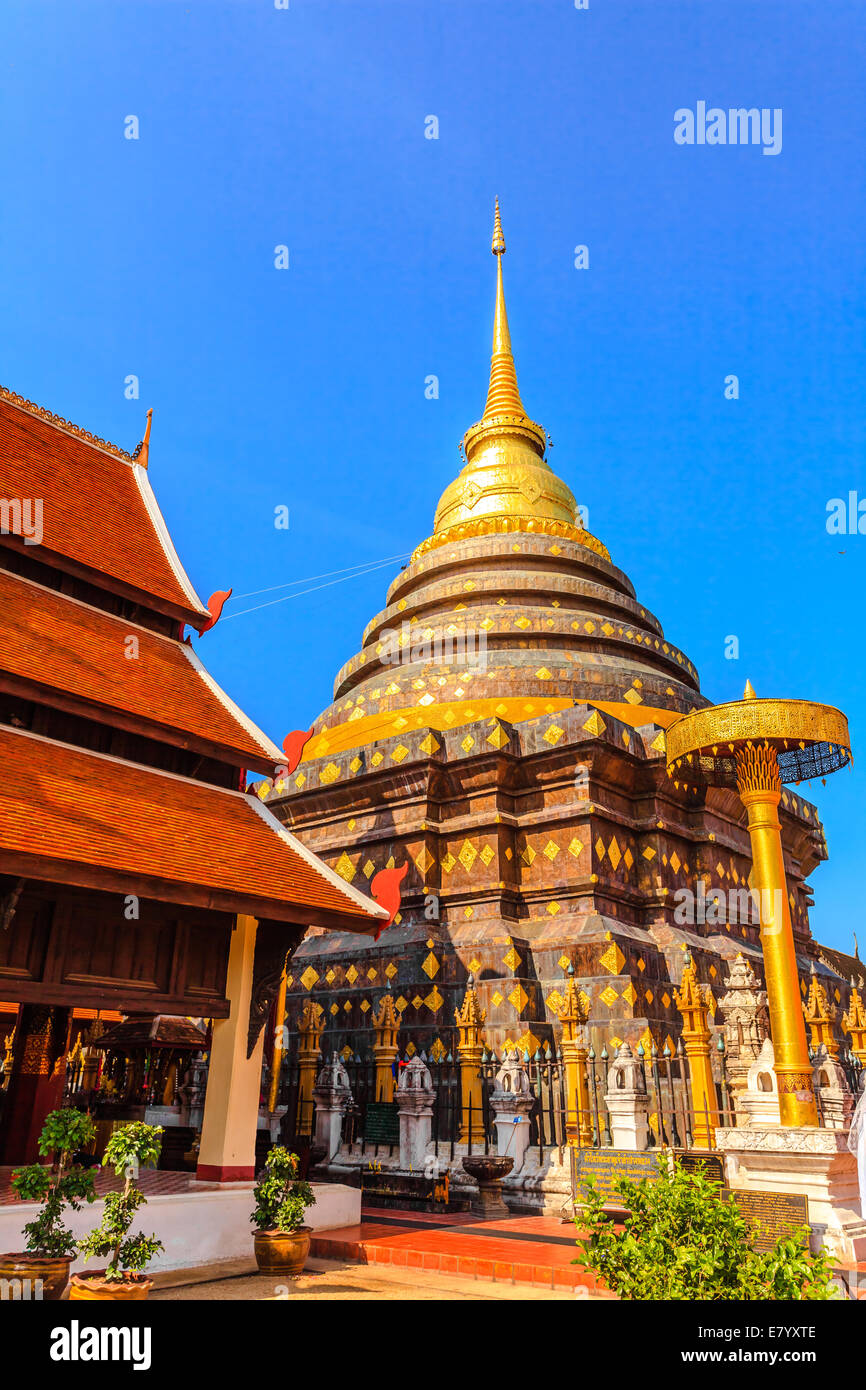 Buddhist golden temple hi-res stock photography and images - Alamy
