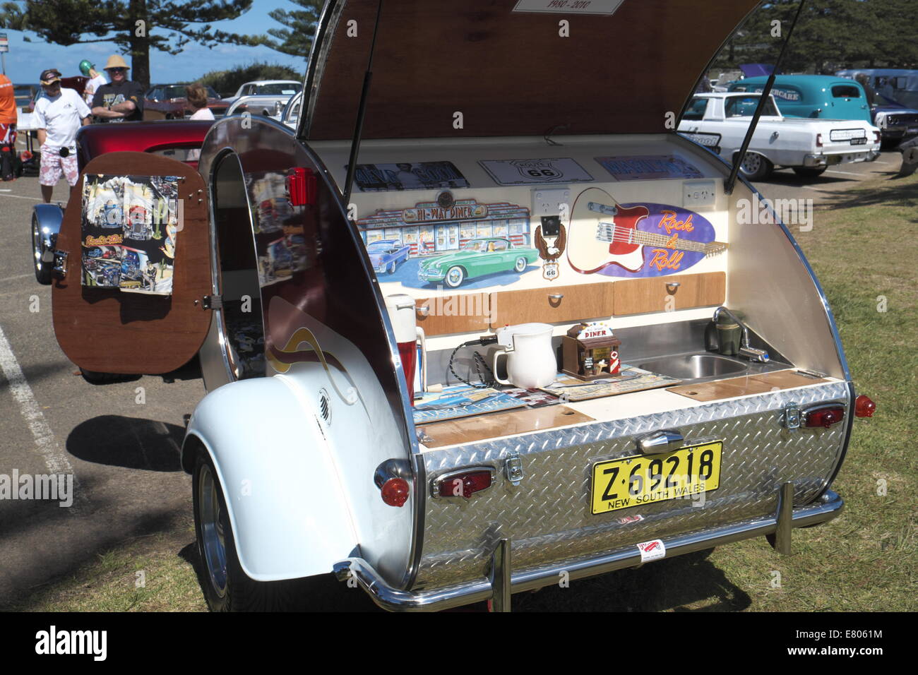 Newport Beach, Sydney, Australia. 27th Sep, 2014. Classic cars on display at Sydney's Newport Beach. Credit:  martin berry/Alamy Live News Stock Photo