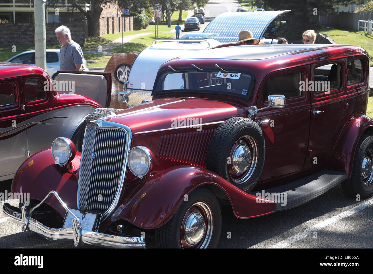 Newport Beach, Sydney, Australia. 27th Sep, 2014. Classic cars on display at Sydney's Newport Beach. Credit:  martin berry/Alamy Live News Stock Photo