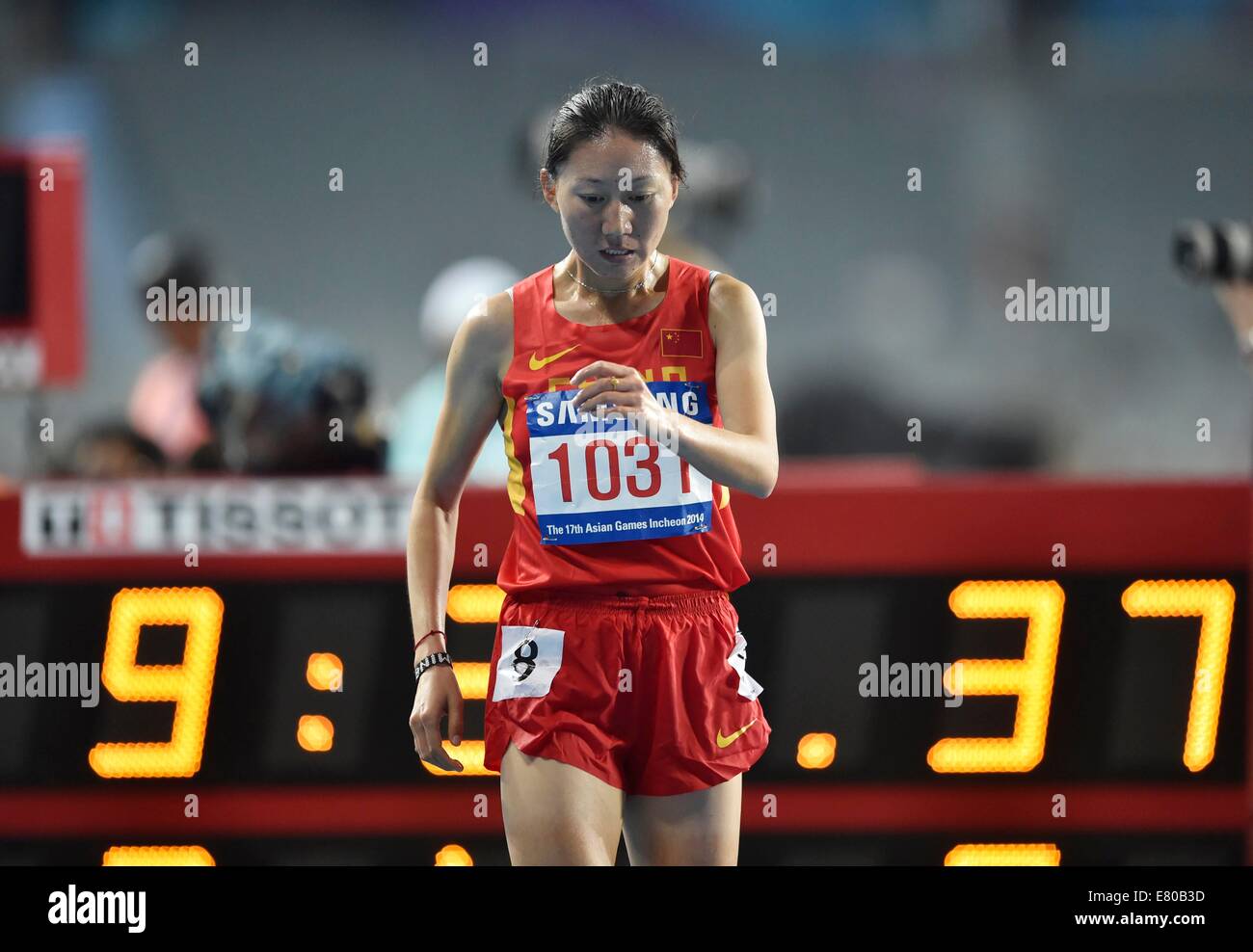 Incheon, South Korea. 27th Sep, 2014. Li Zhenzhu of China competes ...