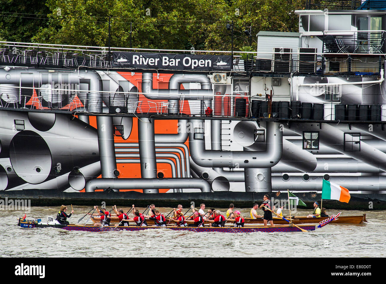 Boats Pass HMS President Which Has Been Painted In Dazzle Camouflage   Boats Pass Hms President Which Has Been Painted In Dazzle Camouflage E80D0T 